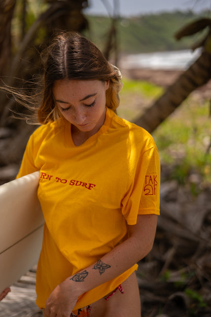 T-shirt Born to Surf